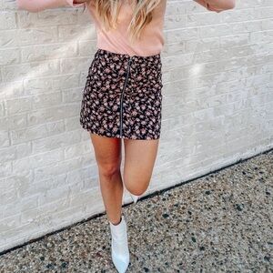 Forever 21 Black Floral Denim Mini Skirt Ring Zip | Size Small